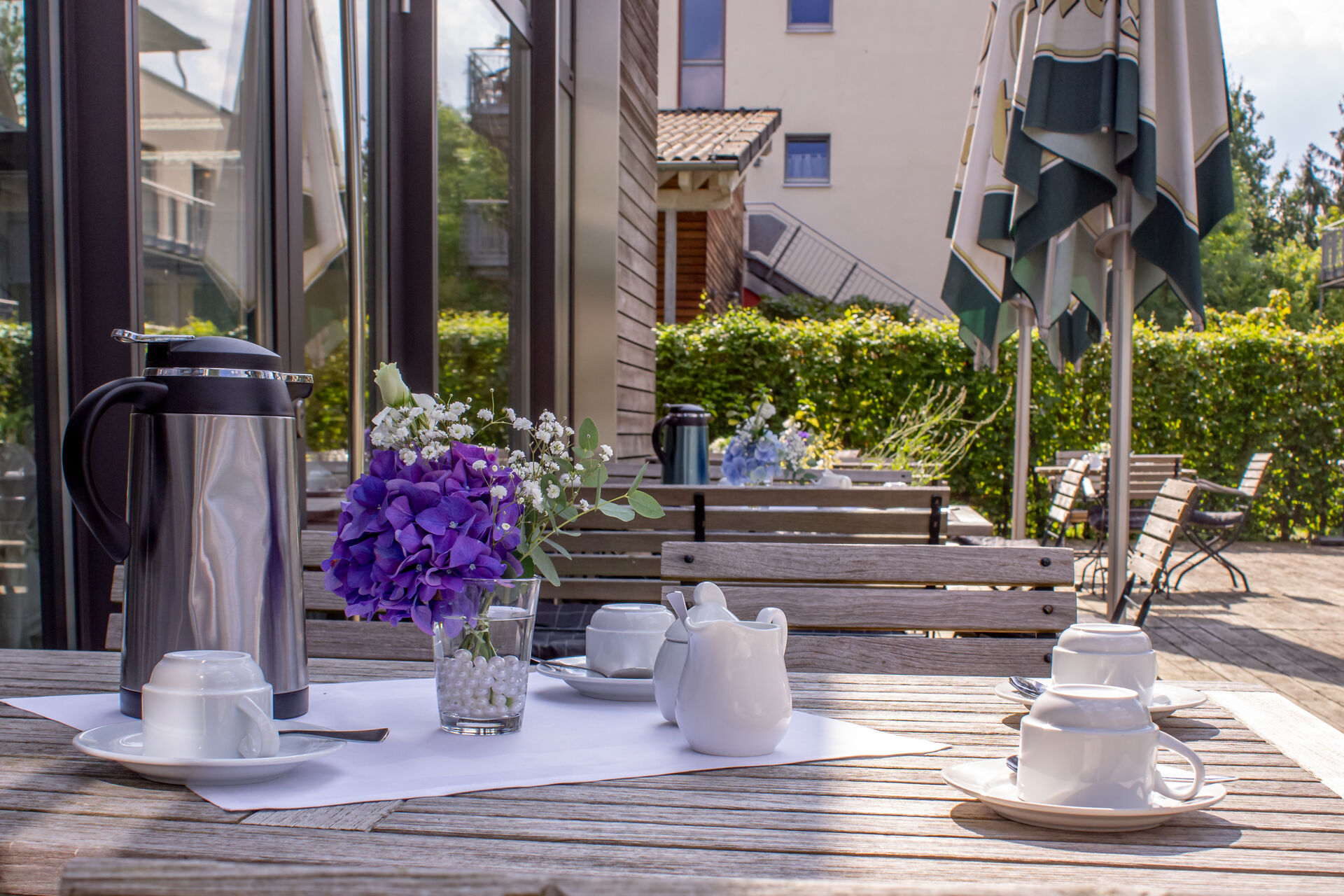 Terrasse des das anno mit Blick aufs Siebengebirge